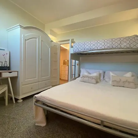 Villa With Terrace Overlooking The Sea Brunella
