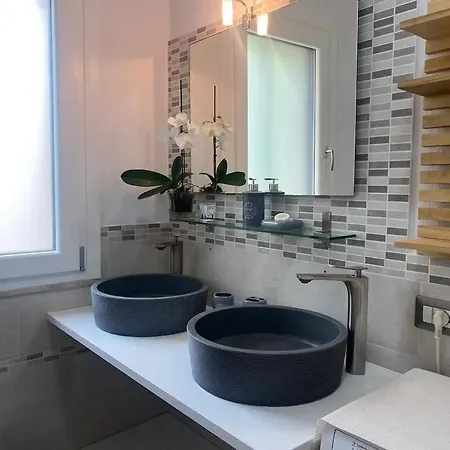 Villa With Terrace Overlooking The Sea *