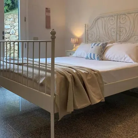 Villa With Terrace Overlooking The Sea Brunella