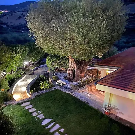 Villa With Terrace Overlooking The Sea Brunella
