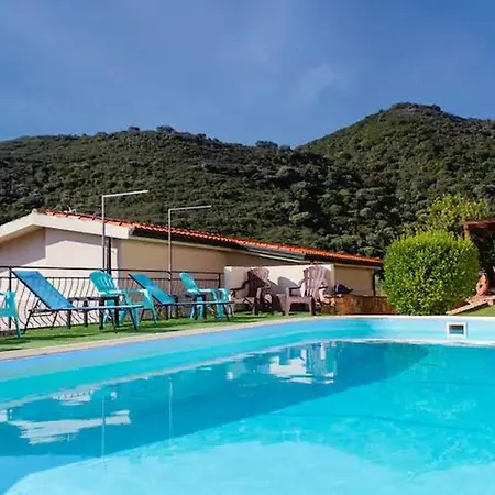 Villa With Terrace Overlooking The Sea Brunella